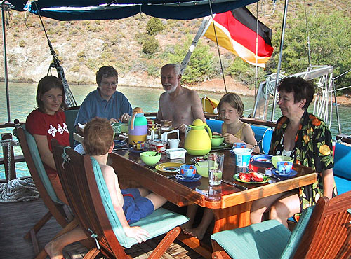 A good breakfast after the first swim - M/S NAUTILUS - Frühstück an Bord nach dem ersten Bad im Meer