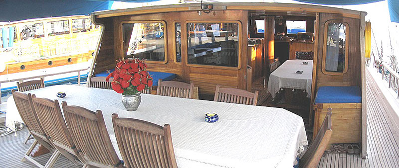 M/S SEZERLER aft table, the social meeitng point