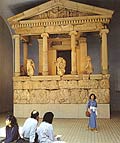 Das Nereiden Monument von Xanthos - <br>heute im Brischen Museum von London