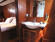 Private bath with real shower cabin in M/S SEBAHAT SULTAN